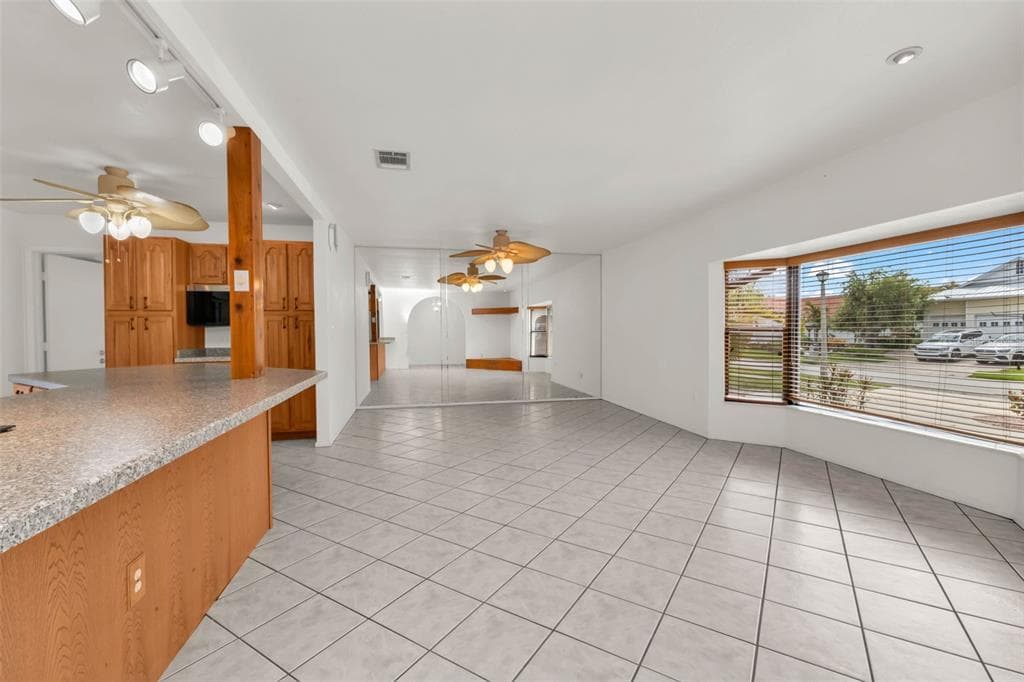 238 FRY TERRACE SE photo 8