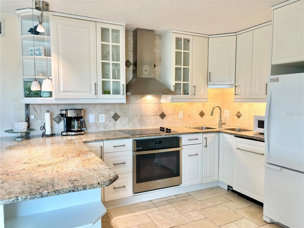 18650 GULF BOULEVARD 315 photo 6