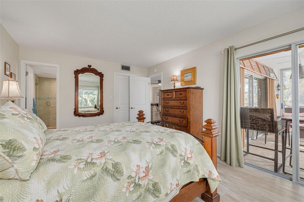 8635 MIDNIGHT PASS ROAD 201C photo 6