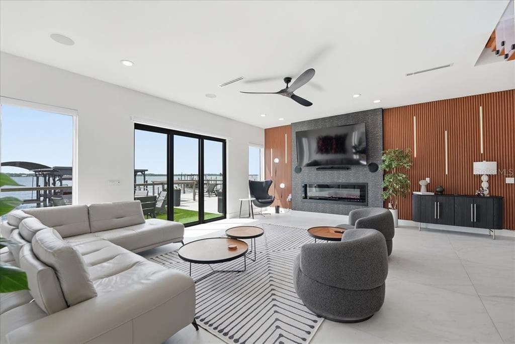 2175 S TROPICAL TRAIL 2