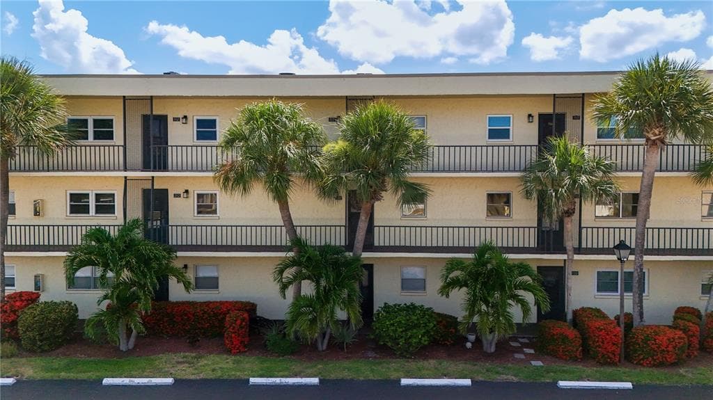 11485 OAKHURST ROAD 1100-1 photo 2
