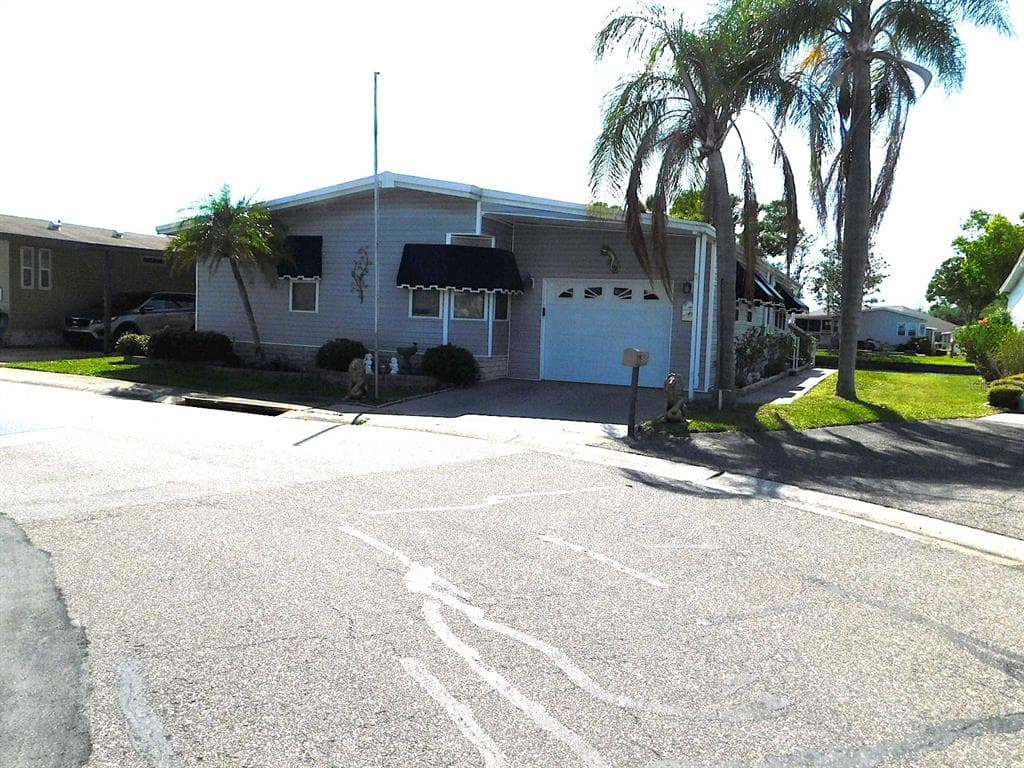 1001 STARKEY ROAD 395 photo 3