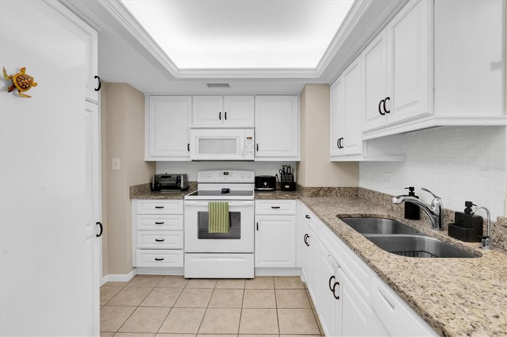 285 107TH AVENUE 701 photo 11