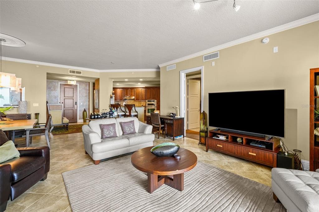 470 MANDALAY AVENUE 403 photo 11