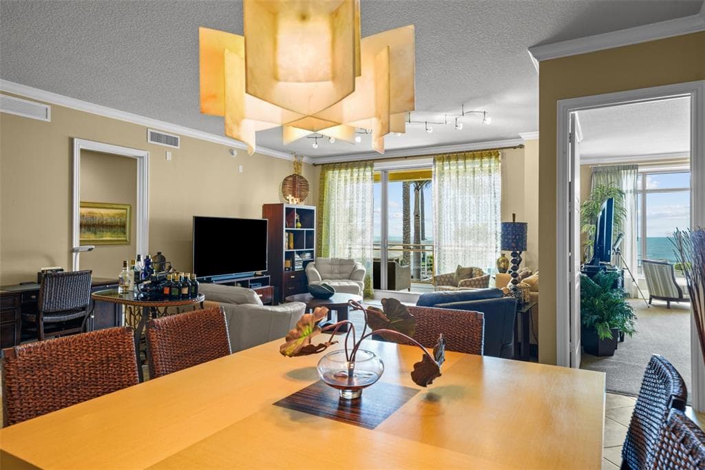 470 MANDALAY AVENUE 403 photo 8