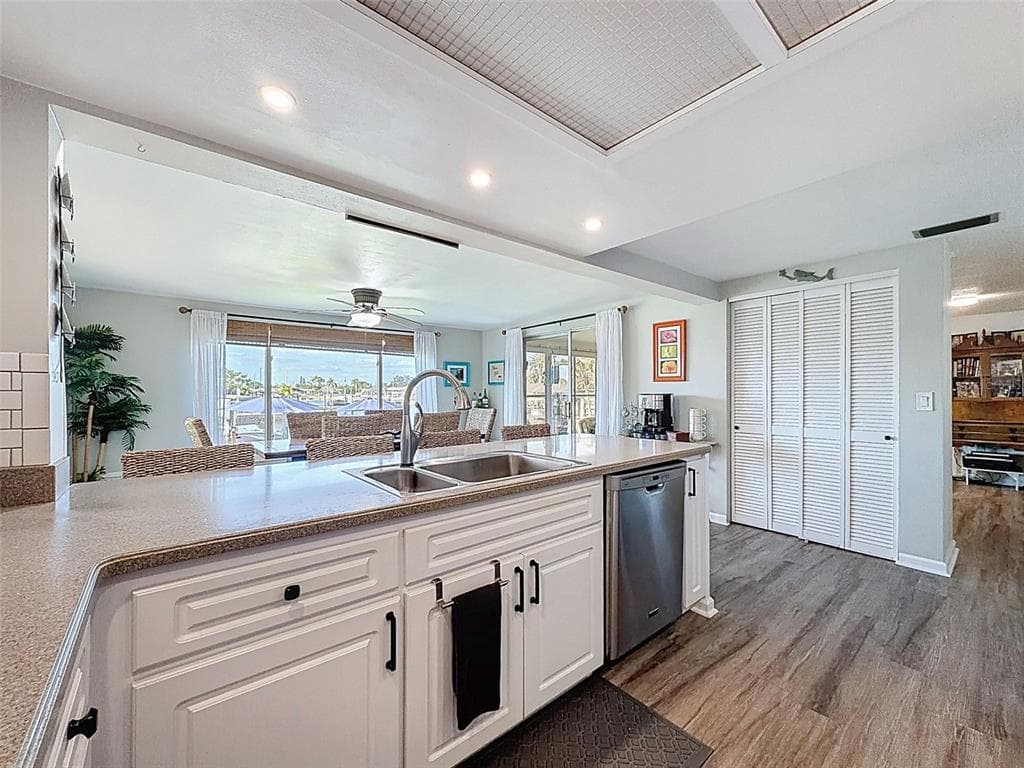 6521 LEESIDE ISLE photo 12