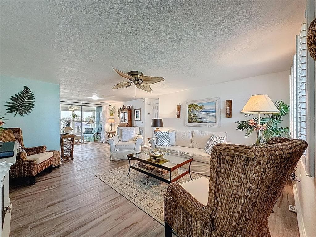 6521 LEESIDE ISLE photo 5