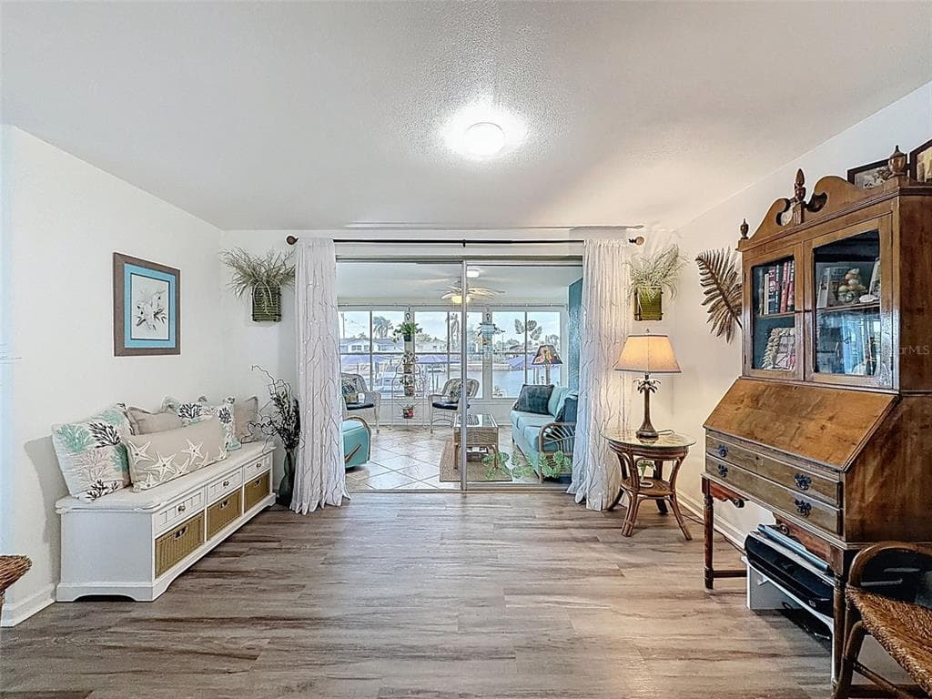 6521 LEESIDE ISLE photo 9