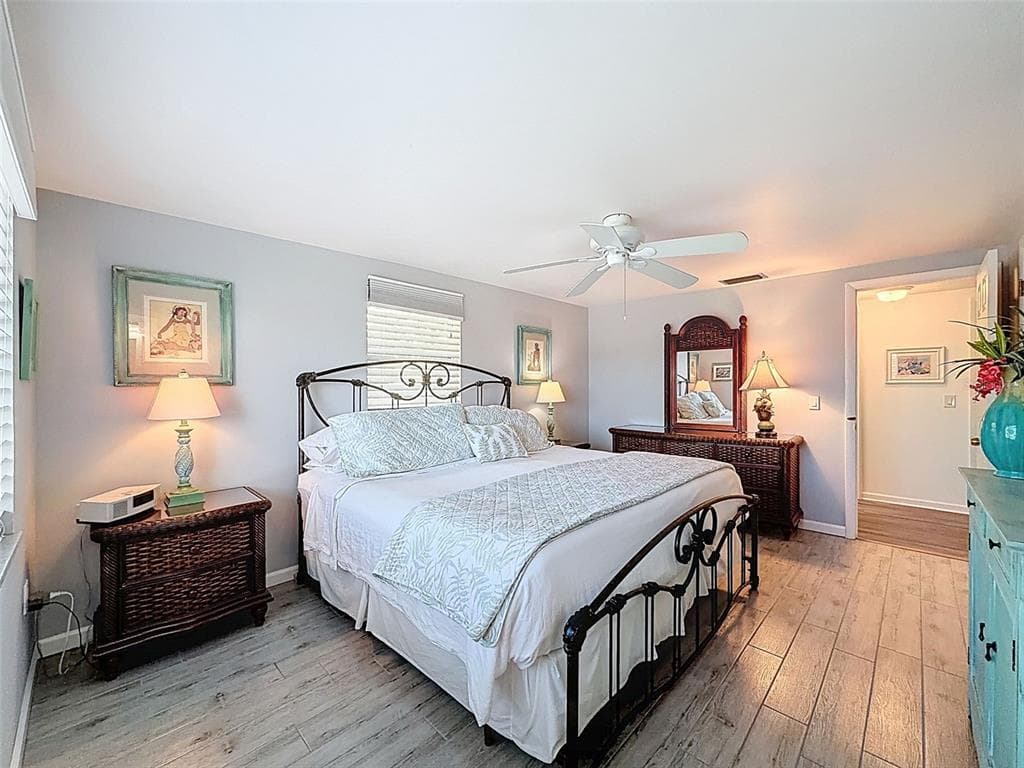 6521 LEESIDE ISLE photo 25