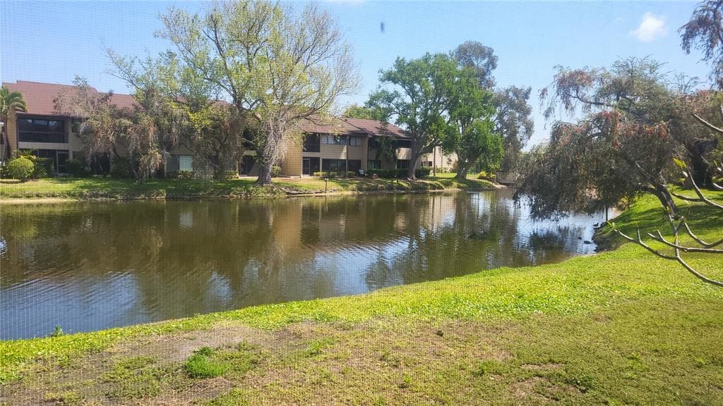 875 S VILLAGE DRIVE N 102 photo 3