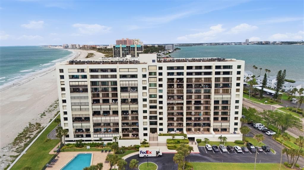 1460 GULF BOULEVARD 501 photo 3