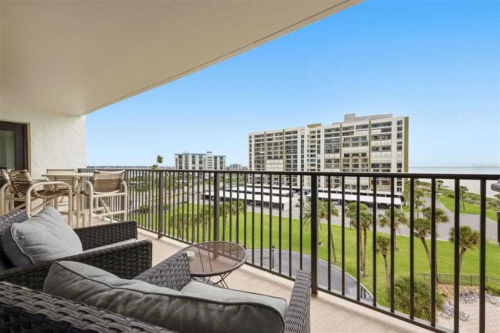 1460 GULF BOULEVARD 501 photo 5
