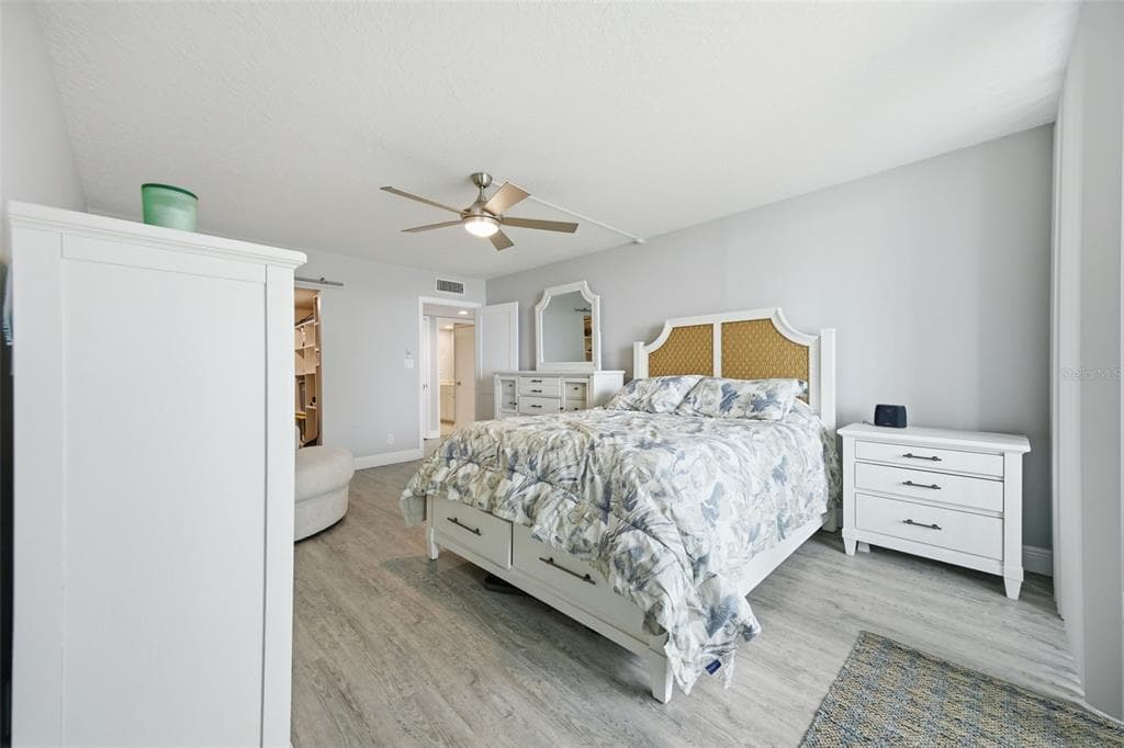 1460 GULF BOULEVARD 501 photo 20