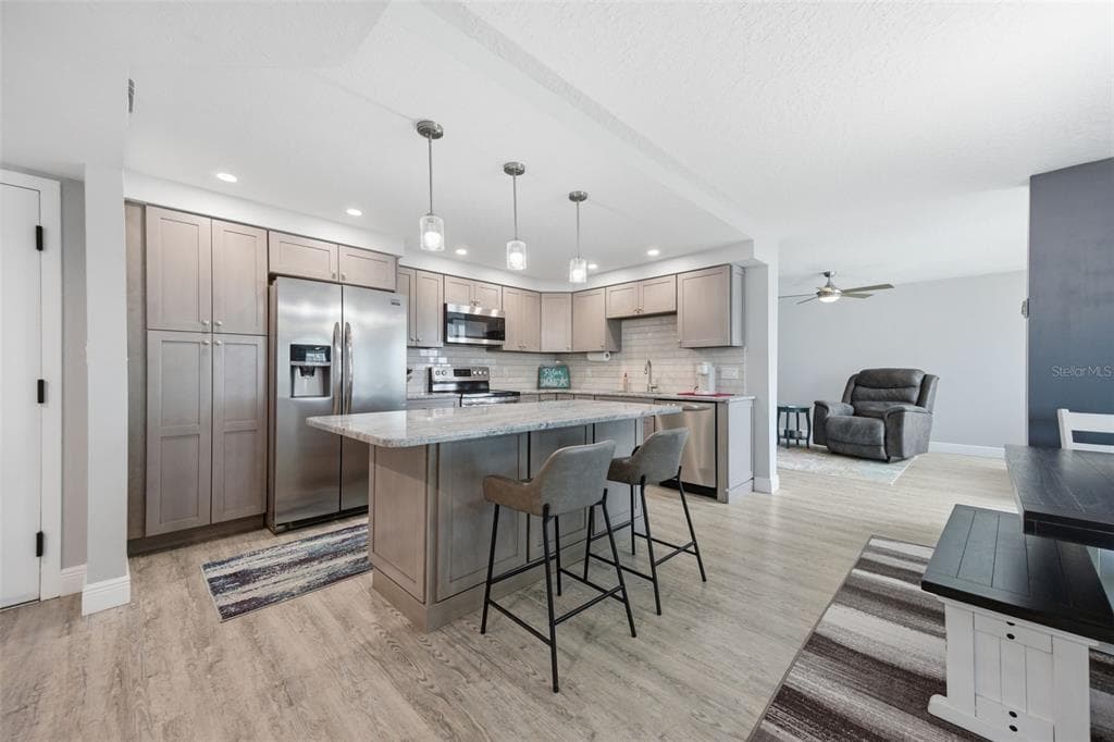 1460 GULF BOULEVARD 501 photo 9