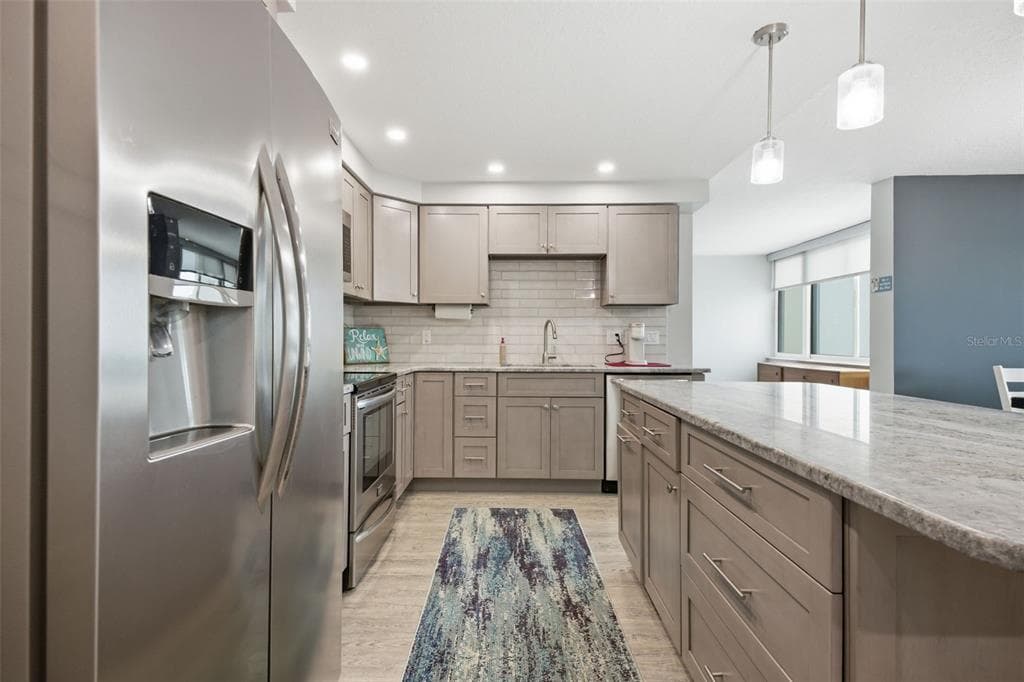 1460 GULF BOULEVARD 501 photo 10