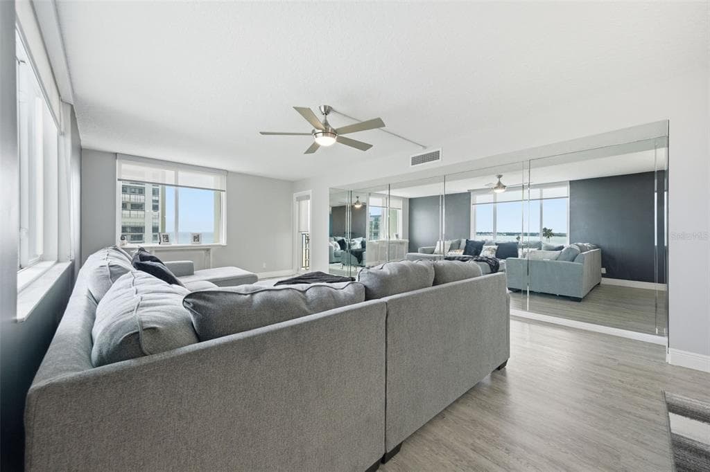 1460 GULF BOULEVARD 501 photo 18