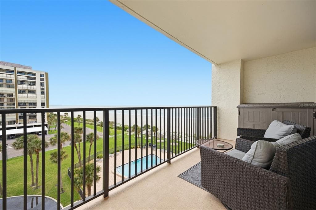 1460 GULF BOULEVARD 501 photo 4