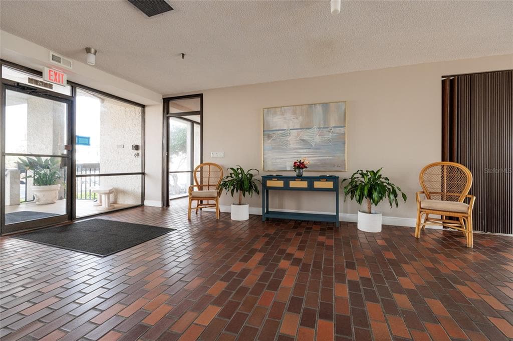 15462 GULF BOULEVARD 304 photo 5