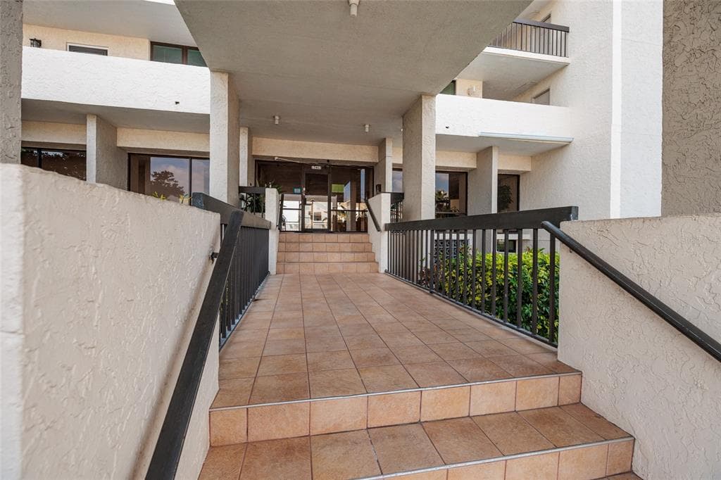 15462 GULF BOULEVARD 304 photo 4