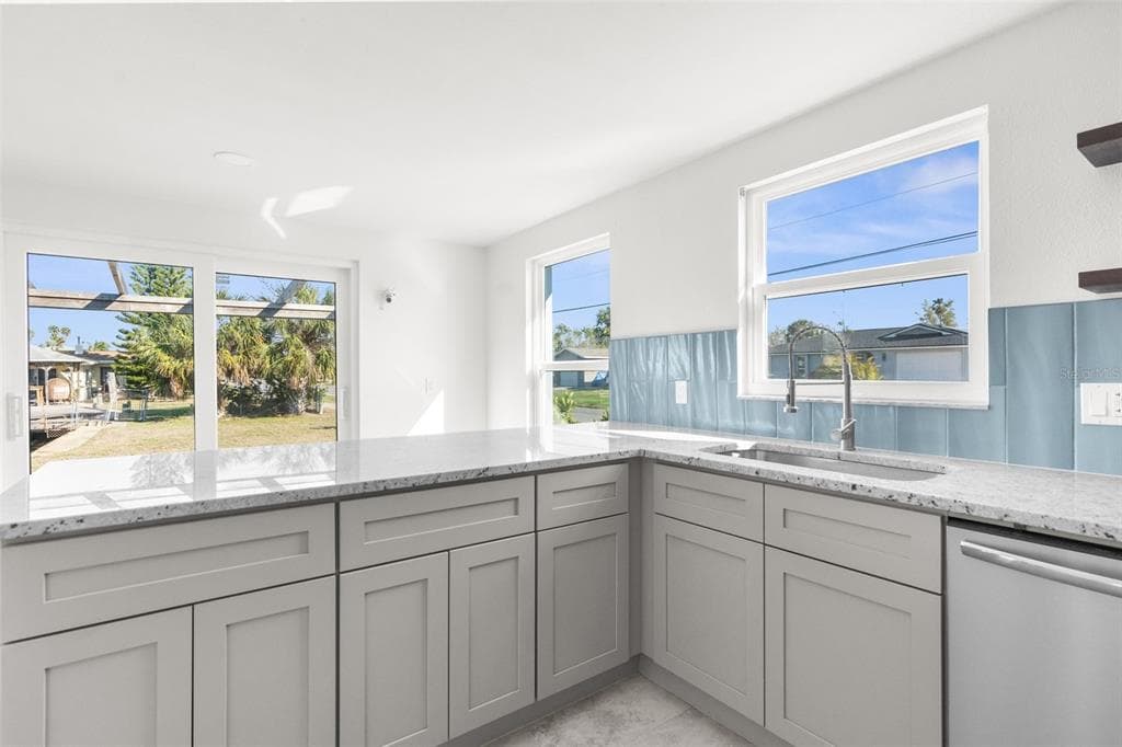 13726 MICHELLE AVENUE photo 6