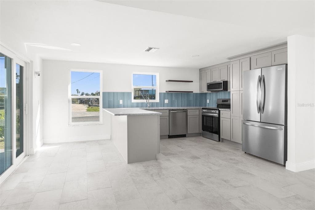 13726 MICHELLE AVENUE photo 8