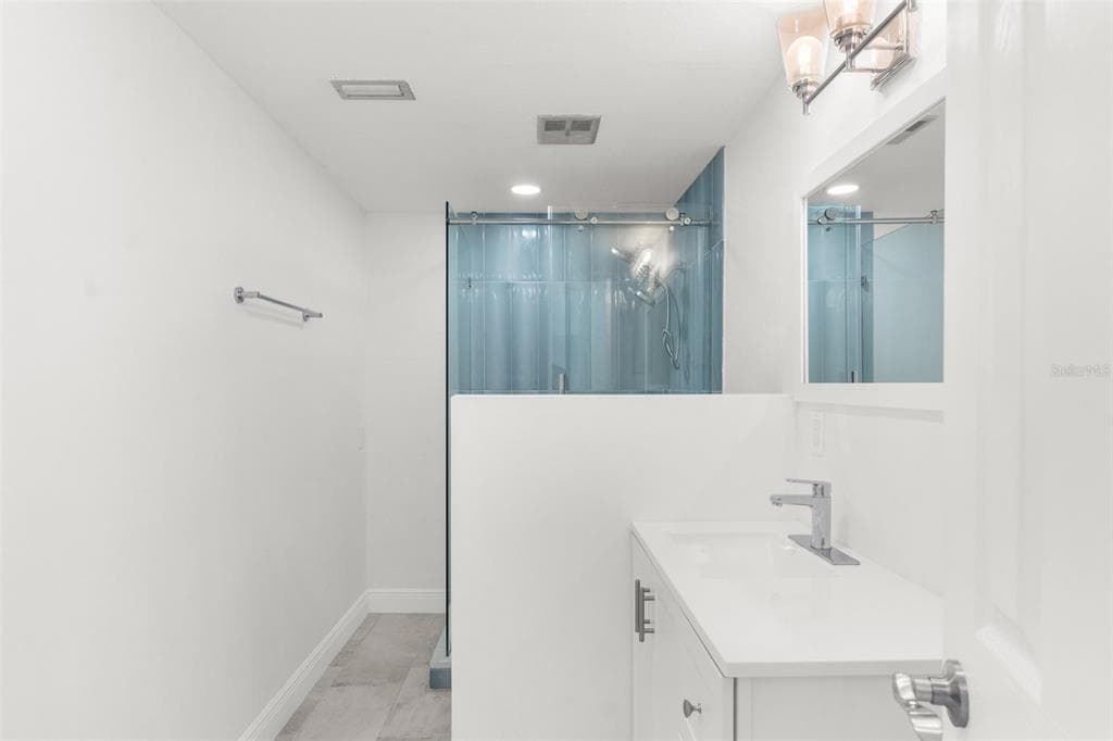 13726 MICHELLE AVENUE photo 21