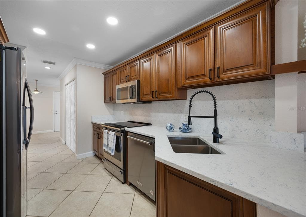 10416 SAINT TROPEZ PLACE photo 9