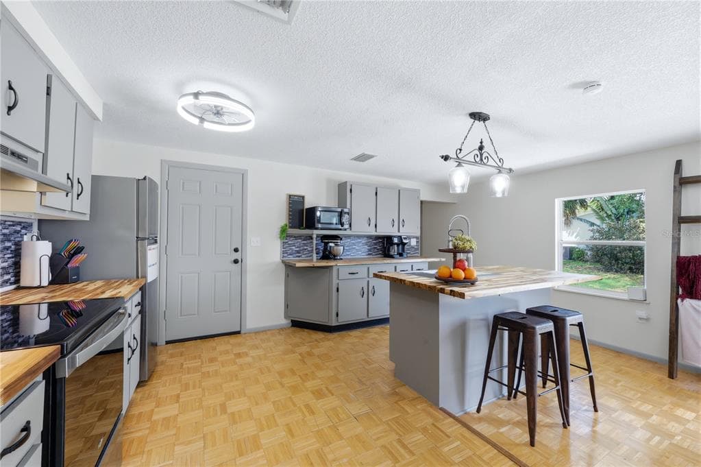 21298 MIDWAY BOULEVARD photo 23