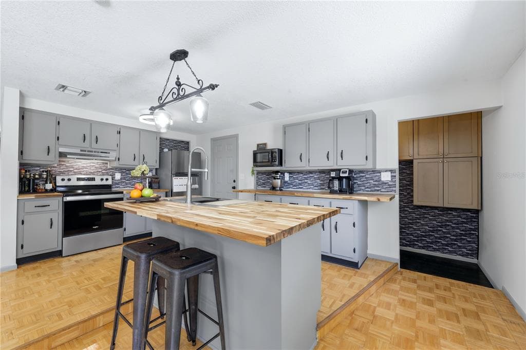 21298 MIDWAY BOULEVARD photo 20