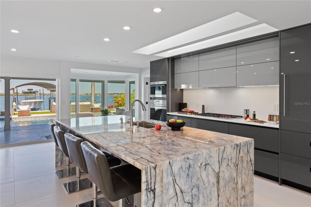 631 HARBOR ISLAND photo 13