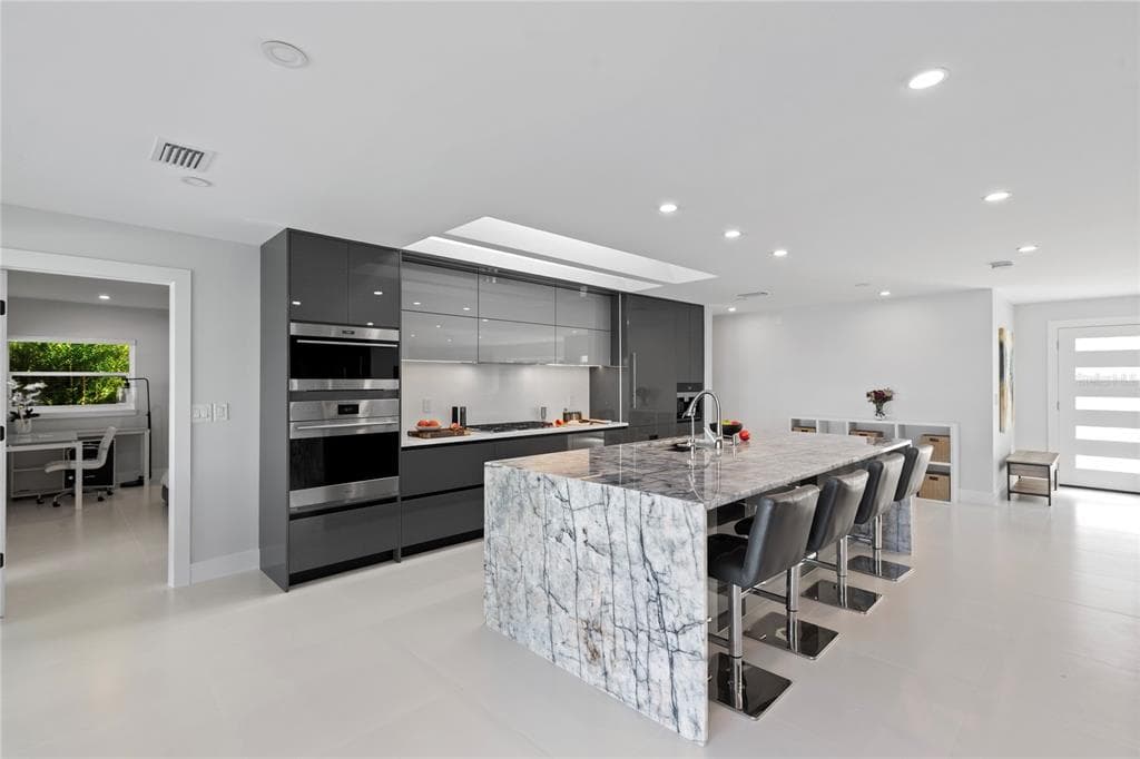 631 HARBOR ISLAND photo 12