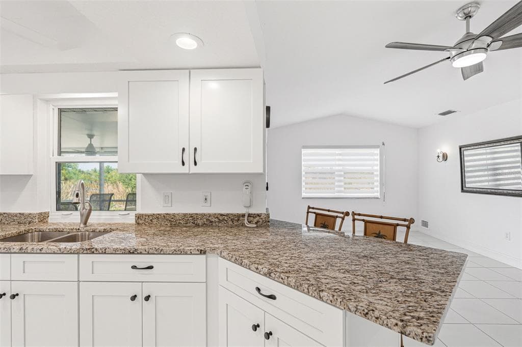 15184 ALDAMA CIRCLE photo 10
