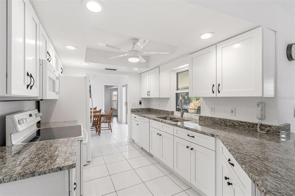 15184 ALDAMA CIRCLE photo 8