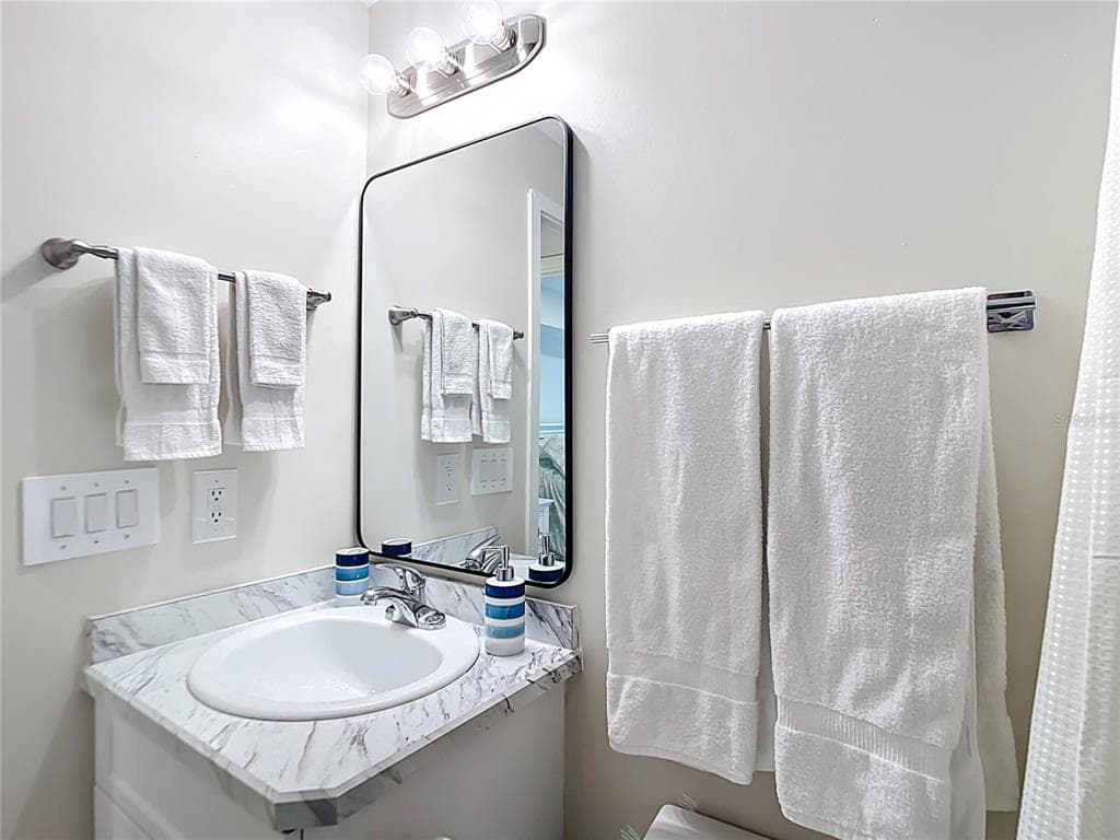 4410 WARREN AVENUE 101 photo 21
