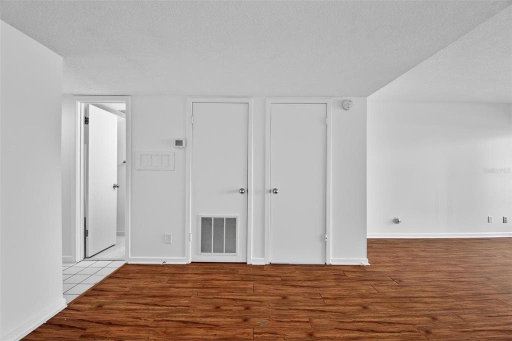 44 CLUB HOUSE DRIVE 106 photo 23