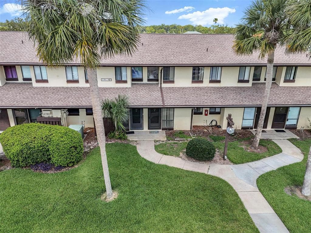 44 CLUB HOUSE DRIVE 106 photo 2