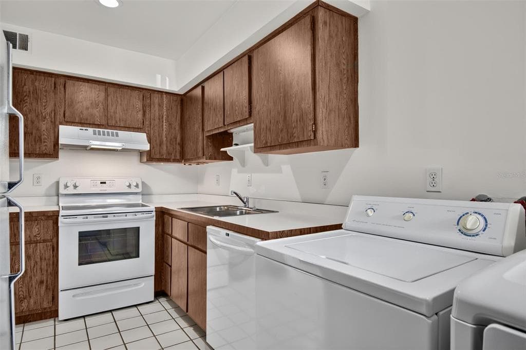 44 CLUB HOUSE DRIVE 106 photo 16