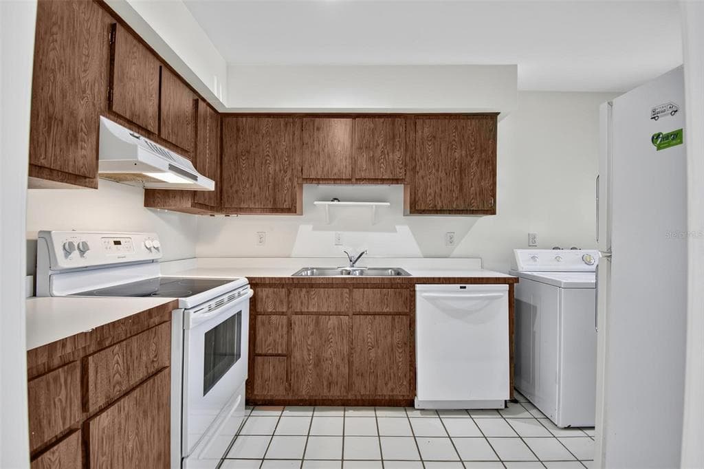 44 CLUB HOUSE DRIVE 106 photo 12