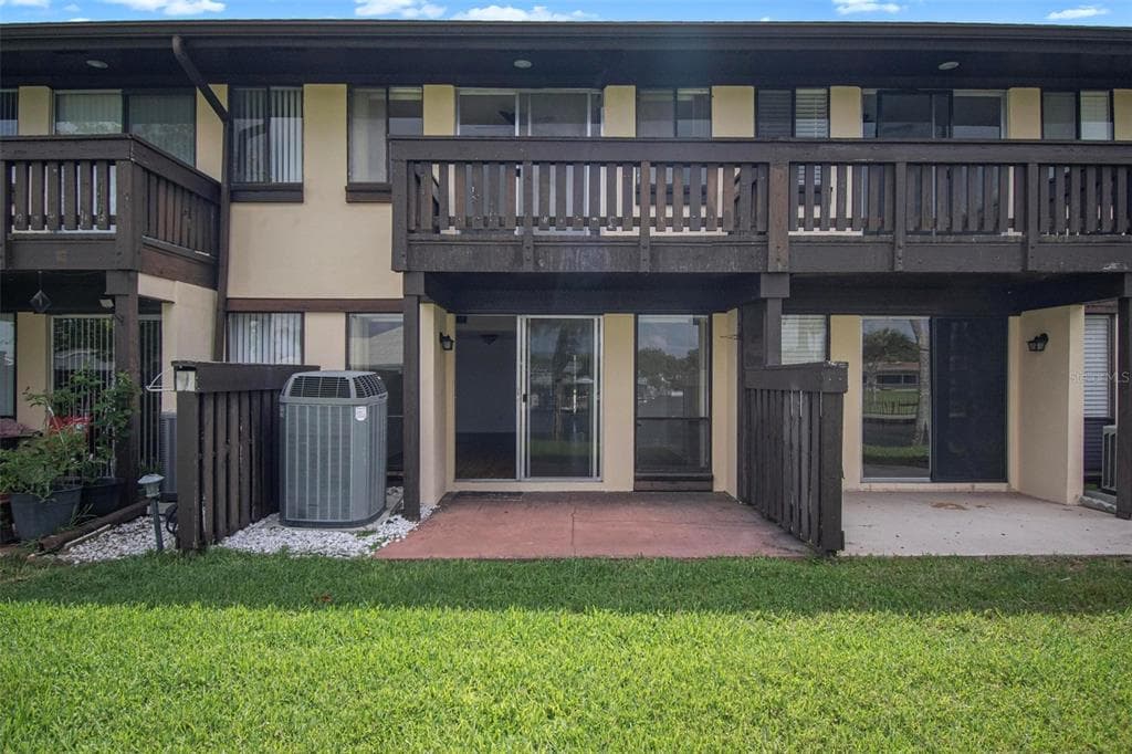 44 CLUB HOUSE DRIVE 106 photo 3