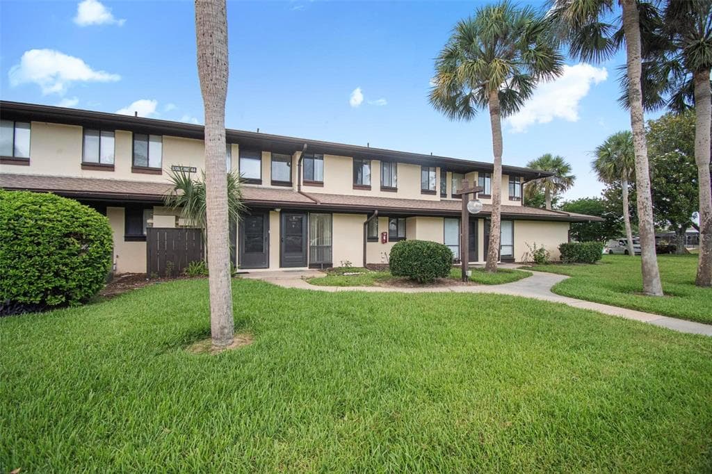 44 CLUB HOUSE DRIVE 106 photo 1
