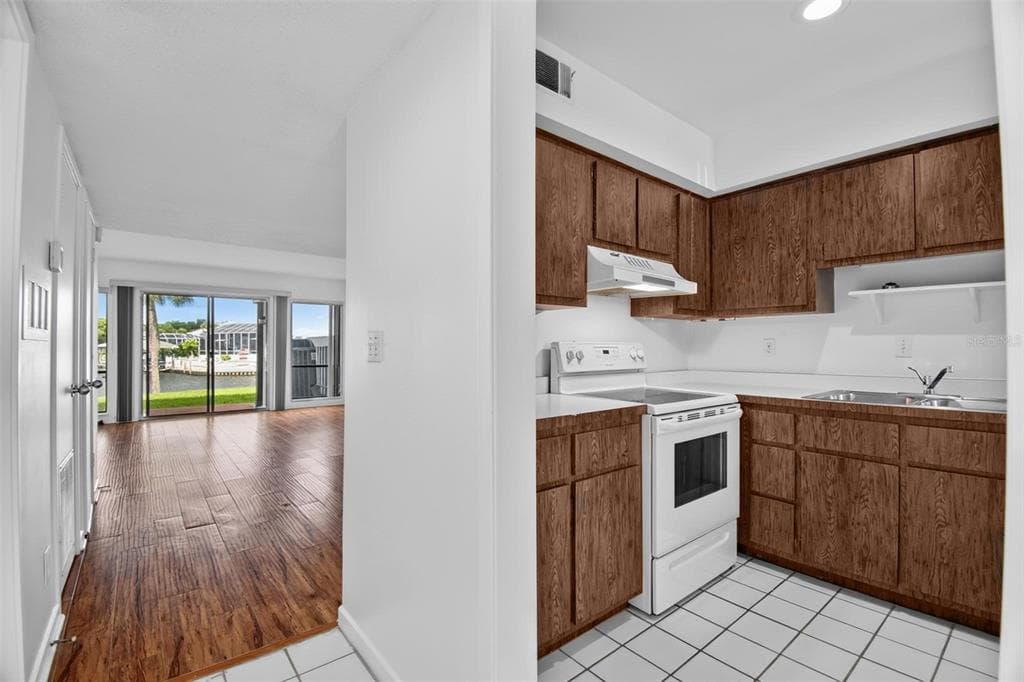 44 CLUB HOUSE DRIVE 106 photo 10