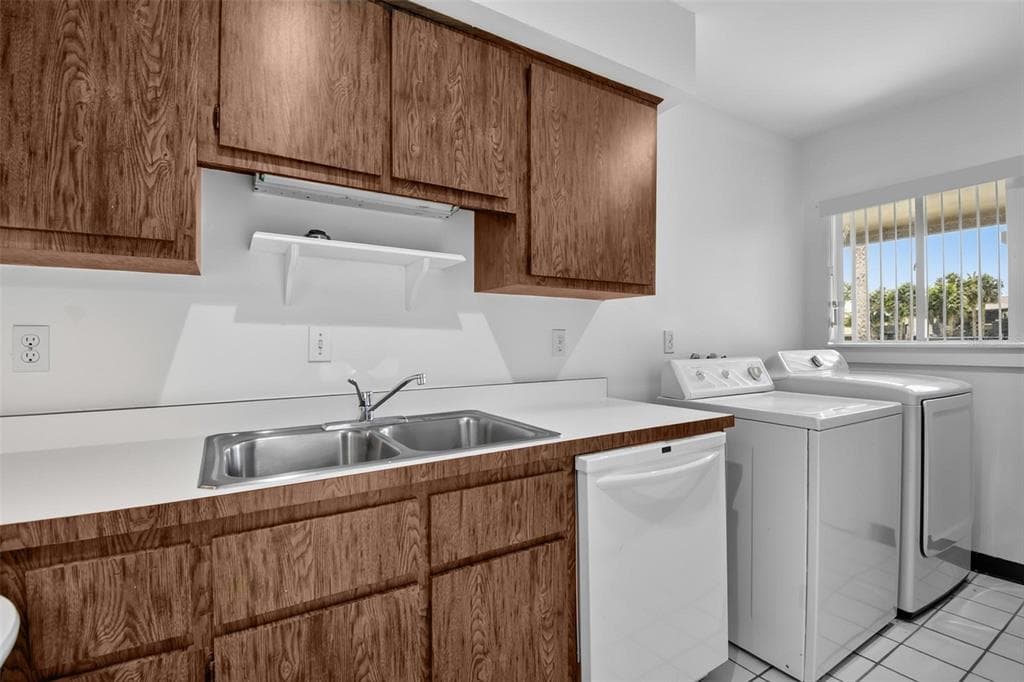 44 CLUB HOUSE DRIVE 106 photo 14
