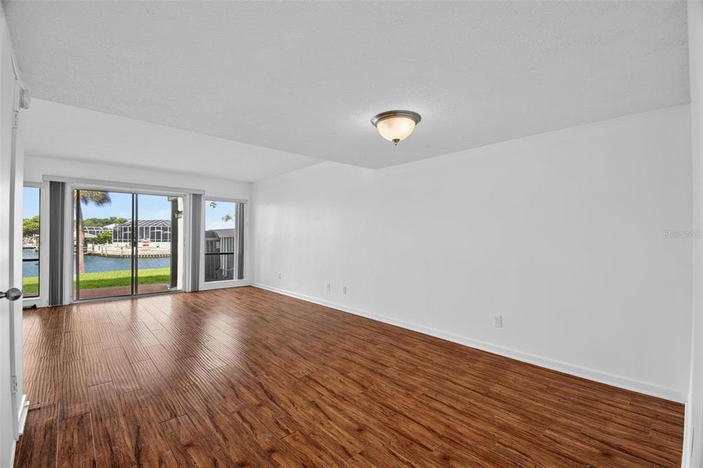 44 CLUB HOUSE DRIVE 106 photo 11