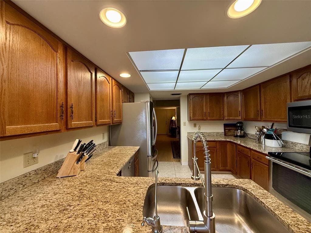 25188 MARION AVENUE E212 photo 10