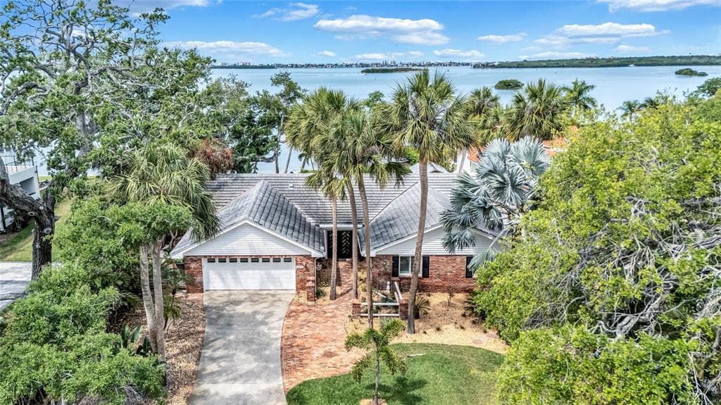 2612 KEYSTONE COURT N photo 1