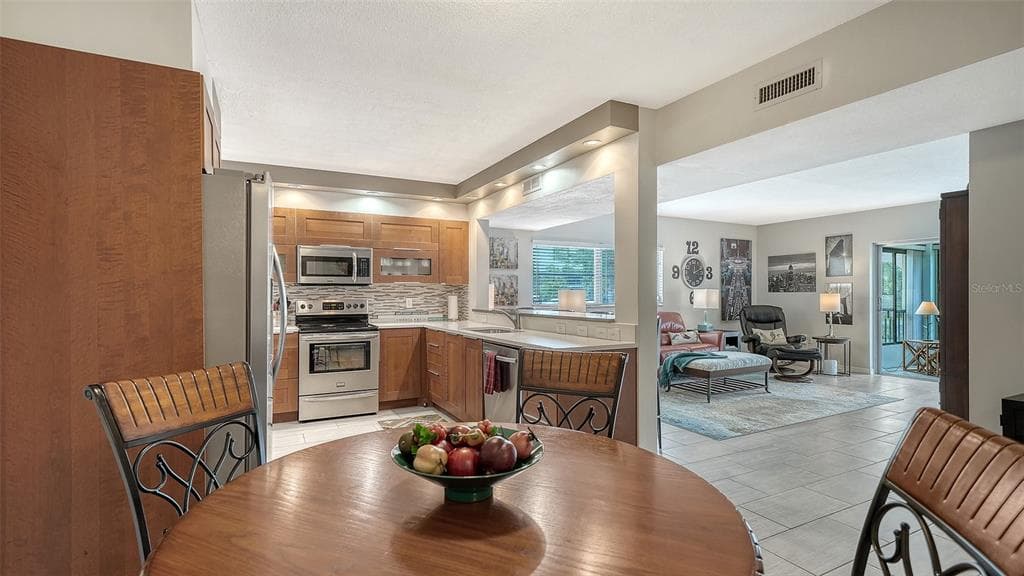 225 HOURGLASS WAY 202 photo 6