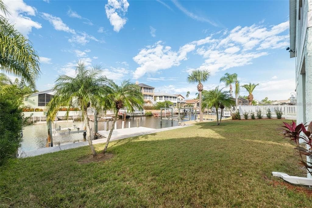 6225 BAYSIDE DRIVE photo 2