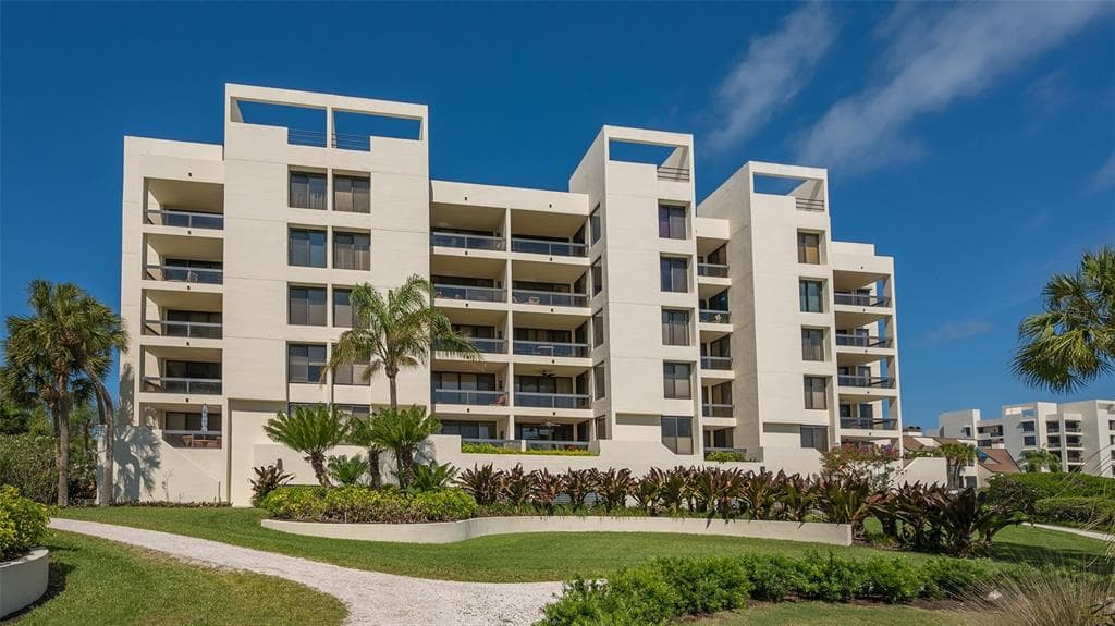 1932 HARBOURSIDE DRIVE 244 photo 2