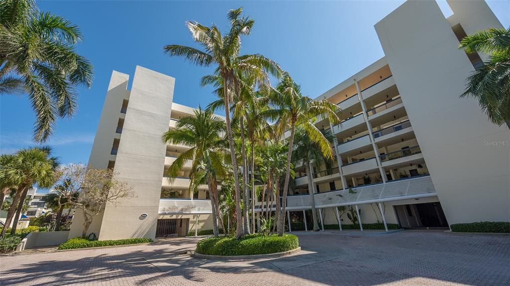 1932 HARBOURSIDE DRIVE 244 photo 3