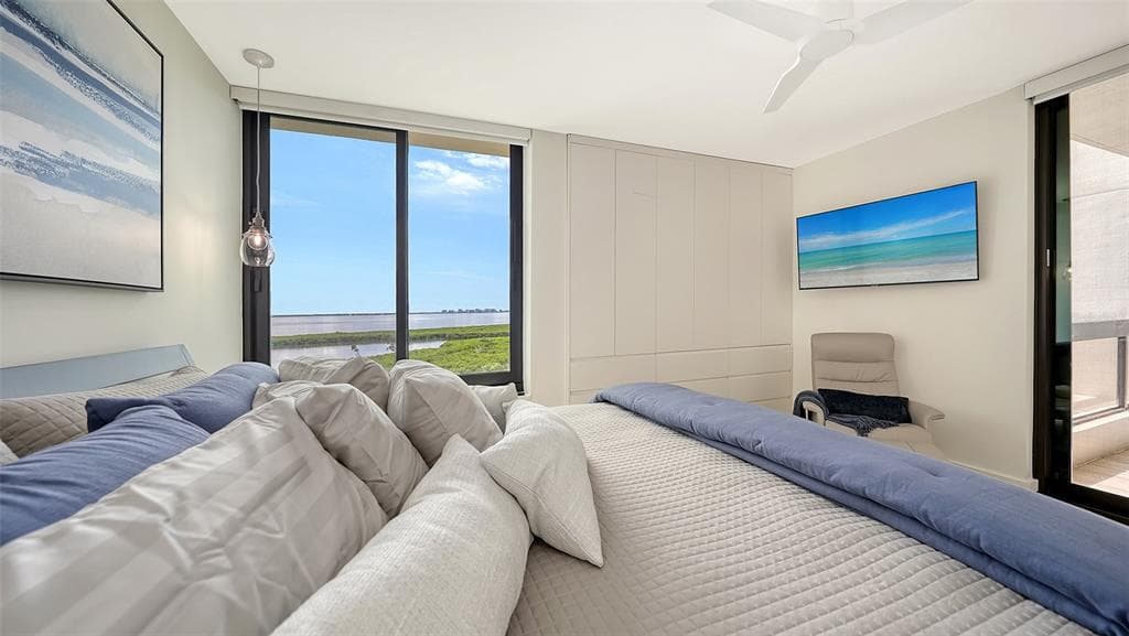 1932 HARBOURSIDE DRIVE 244 photo 21